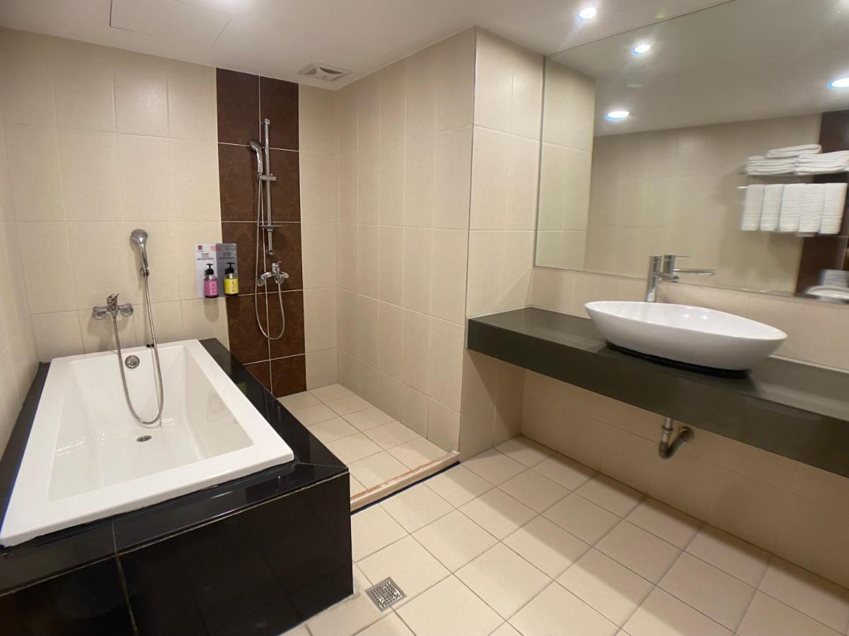 Bonjour Hotel Taizhong Zewnętrze zdjęcie
