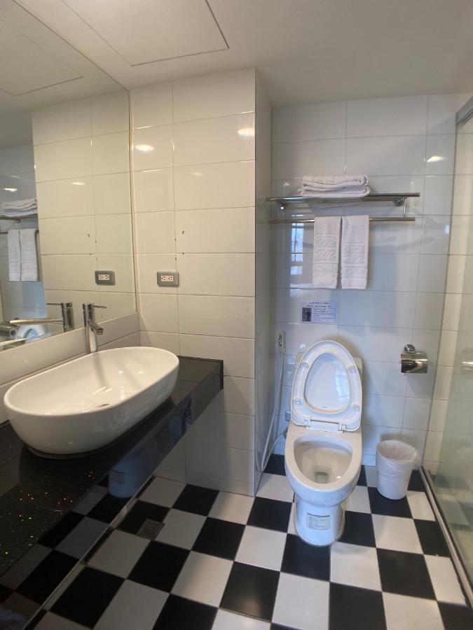 Bonjour Hotel Taizhong Zewnętrze zdjęcie