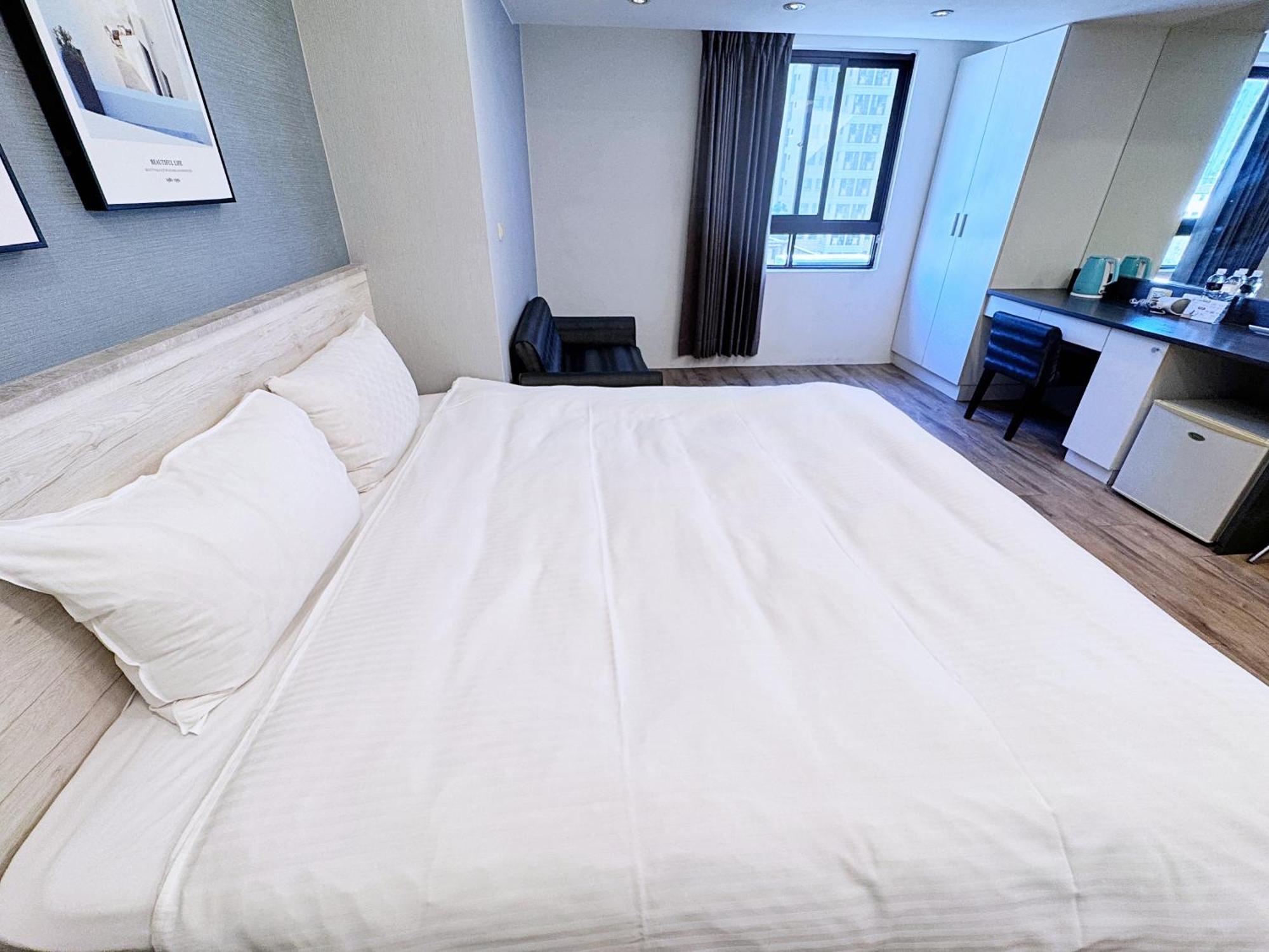 Bonjour Hotel Taizhong Zewnętrze zdjęcie